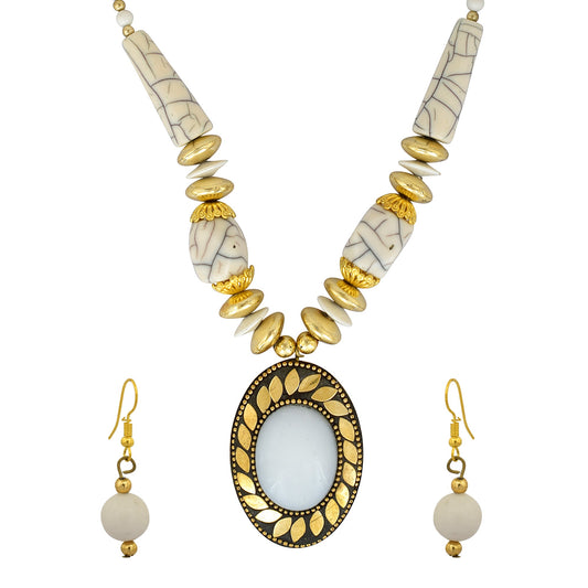 Gold plated Brass, Oval shape, White Howlite (White Turquoise) and Jade Fashion necklace set